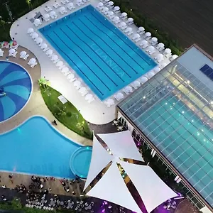 Luani-a & Wellness Center Resort