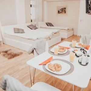 With Amazing View In The Center Apartment